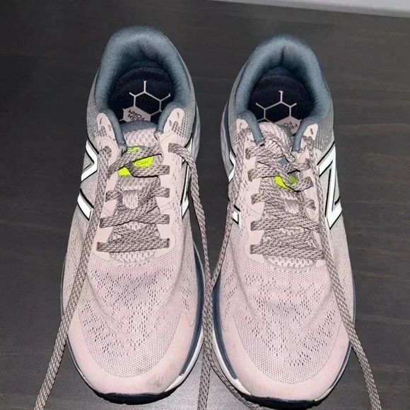 New Balance  Runners - Picture 3 of 6